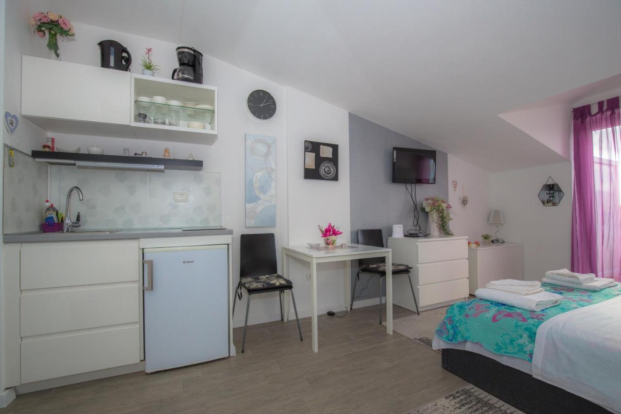 Apartmani Riva Rogoznica  Exterior photo