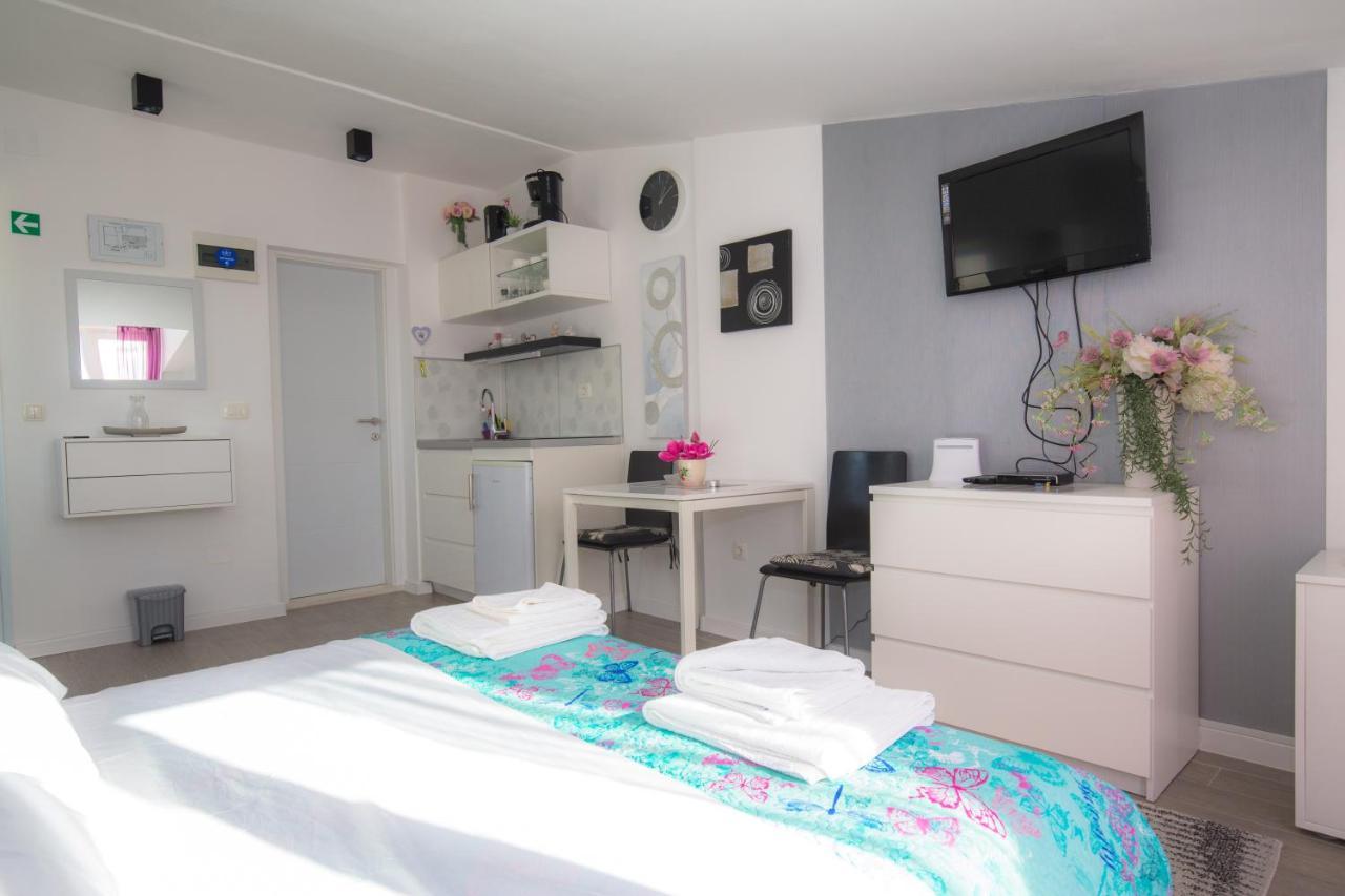 Apartmani Riva Rogoznica  Exterior photo